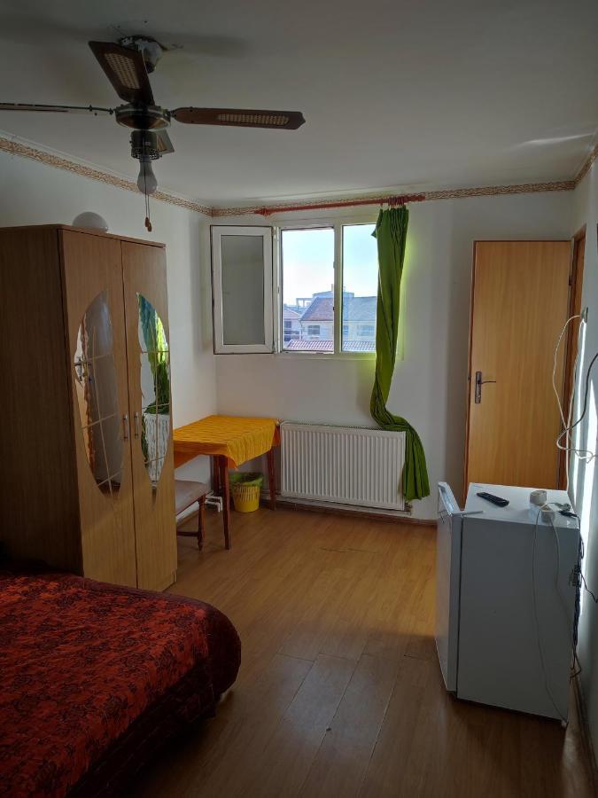 Hostel Emy Camere Cu Baie Proprie Aproape De Plaja 3 Papuci Constanţa Exteriör bild
